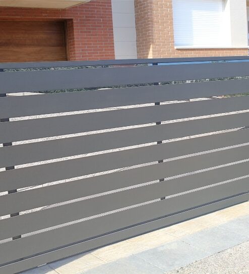 Puerta corredera con laminas de chapa separadas medida compra online