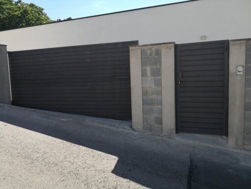 Puerta de garaje / parking batiente modelo  lamas chp a medida compra online