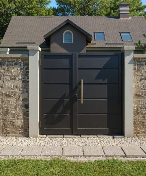 Puerta peatonal modelo Bandex con laminas de chapa conjunto